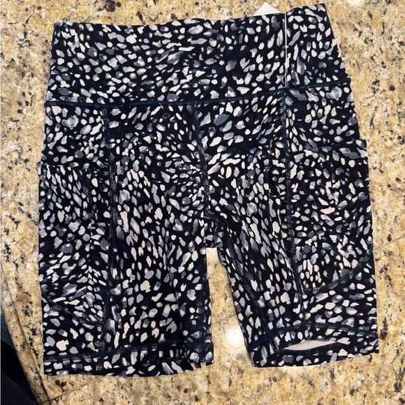 Athleta navy and White Bike Shorts with Abstract Pattern size small - Picture 1 of 4